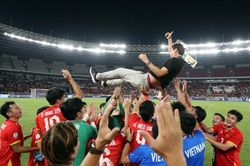 HLV Kim Sang Sik lập hat-trick danh hiệu lịch sử: Báo Indonesia ngả mũ trước bóng đá Việt Nam