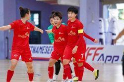 Huyền thoại Tuyết Dung tỏa sáng tại sân chơi futsal ngay sau khi giải nghệ sân cỏ 11 người