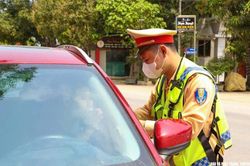 Cảnh sát giao thông Nghệ An tăng cường kiểm tra nồng độ cồn dịp nghỉ Tết Dương lịch 2026