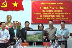Đảng ủy xã Thăng Điền và Trà Đốc trao đổi, học tập kinh nghiệm xây dựng Đảng, chính quyền