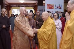 Không khí hoan hỷ trong dịp hội ngộ tại Lễ kỷ niệm 50 năm ngày Báo Giác Ngộ ra số đầu tiên