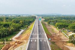 Đầu tư hạ tầng kết nối, kích hoạt tăng trưởng kinh tế miền Trung