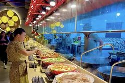 Nhiều nhà hàng buffet hải sản thông báo tăng giá dịp nghỉ Tết Dương lịch