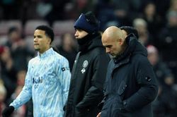 Man City đứt chuỗi thắng tại Stadium of Light: Khi Robin Roefs trở thành bức tường vô hình
