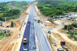 Thủ tướng yêu cầu tuyệt đối không để tình trạng 'khởi công xong để đó' các dự án chào mừng Đại hội Đảng XIV