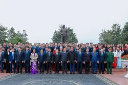 Lãnh đạo Ban Nội chính Trung ương dâng hương tưởng niệm Tổng Bí thư Trường Chinh tại Ninh Bình