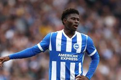 Man Utd cân nhắc phá kỷ lục 115 triệu Bảng cho Carlos Baleba và tương lai Kobbie Mainoo