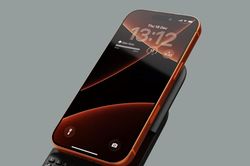 Clicks Power Keyboard: Phụ kiện biến mọi smartphone thành BlackBerry tích hợp sạc dự phòng