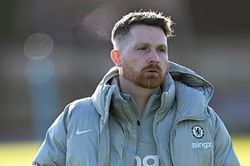 Từ kỳ nghỉ gia đình đến ghế nóng Chelsea: Calum McFarlane đối diện thử thách Etihad