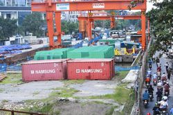 Hà Nội: 16 vị trí ùn tắc giao thông liên quan đến rào chắn thi công