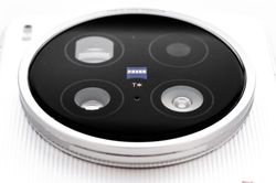 Vivo X300 Ultra lộ tin đồn sở hữu công nghệ zoom liên tục vượt mặt Xiaomi 17 Ultra