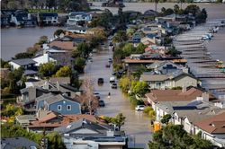 Lũ lụt và thủy triều gây ngập úng nghiêm trọng tại bang California (Mỹ)