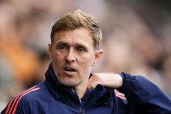 Man Utd bổ nhiệm Darren Fletcher làm HLV tạm quyền sau khi chia tay Ruben Amorim