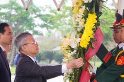 Đoàn đại biểu Quốc hội Đà Nẵng dâng hương tưởng niệm anh hùng liệt sĩ, Bà mẹ Việt Nam anh hùng