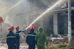 Cửa hàng vật liệu xây dựng ở Đà Nẵng bốc cháy dữ dội, người dân hốt hoảng tháo chạy