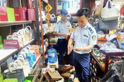 Phát hiện 3 cơ sở ở phố cổ Hội An kinh doanh gần 200 túi xách giả