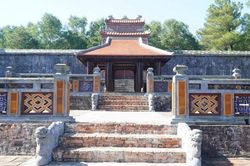 Đơn vị quản lý lên tiếng về hai công trình 'lạ' tại khu lăng vua Thiệu Trị