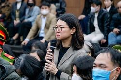 Cựu Cục trưởng Trần Việt Nga nhận tiền hối lộ tại phòng làm việc, chủ yếu bằng tiền mặt