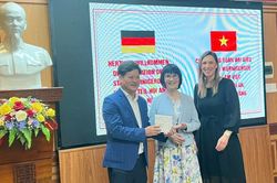 Thành phố Wernigerode (Đức) hỗ trợ 2.150 Euro cho trẻ em phường Hội An bị ảnh hưởng lũ lụt