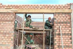 LLVT Lâm Đồng 'vượt nắng, thắng mưa' dựng nhà cho dân sau mưa lũ