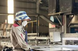 Miễn thuế thu nhập với tiền lương làm thêm giờ, làm ban đêm của người lao động