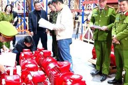 Ninh Bình: Kiểm tra, dán tem phương tiện PCCC và CNCH tại cơ sở kinh doanh