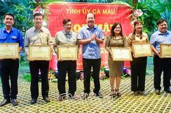 Biểu dương tập thể, cá nhân đóng góp vào thành công Đại hội MTTQ Việt Nam tỉnh Cà Mau và các đoàn thể