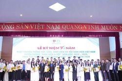 Nghệ An tuyên dương 75 sinh viên đạt danh hiệu 'Sinh viên 5 tốt' và Sao Tháng Giêng
