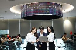 Chứng khoán ngày 8/1: VN-Index 'nghỉ chân' trên vùng đỉnh với áp lực chốt lời gia tăng