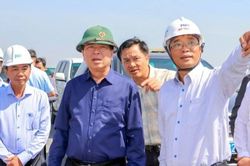 Bộ trưởng Xây dựng Trần Hồng Minh kiểm tra các dự án giao thông trọng điểm phía nam