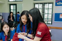 Quyết liệt từ chính sách 'siết' dạy thêm, nhưng 'điểm nghẽn' vẫn nằm ở đời sống giáo viên