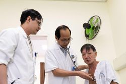 Bệnh viện Đa khoa Trung ương Quảng Nam phẫu thuật thành công ca tắc hoàn toàn động mạch chủ bụng hiếm gặp