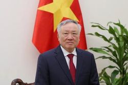 Phó Thủ tướng Thường trực Nguyễn Hòa Bình lên đường thăm làm việc tại Singapore