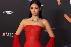 Jennie (BLACKPINK) 'phủ sóng' thảm đỏ '40th Golden Disc Awards'
