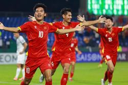 Văn Thuận tưởng mình ghi bàn, bị HLV Kim Sang Sik 'chỉnh'