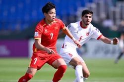 HLV Kim Sang Sik lý giải việc cất Đình Bắc trên ghế dự bị trận thắng U23 Kyrgyzstan