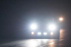Ô nhiễm ánh sáng từ đèn ô tô: Hiểm họa tiềm ẩn trên đường phố
