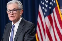 Chủ tịch Fed Jerome Powell cáo buộc Nhà Trắng gây sức ép pháp lý