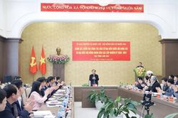 Phó Chủ tịch Quốc hội Lê Minh Hoan kiểm tra công tác bầu cử tại Lào Cai