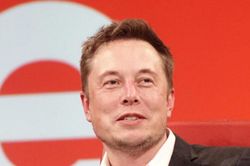 Elon Musk biến 2.000 USD ở tuổi 17 thành khối tài sản khổng lồ