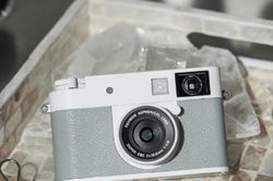 Fujifilm X half: Máy ảnh compact cảm biến 1 inch sắp có phiên bản màu trắng độc đáo