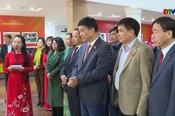 Trưng bày tài liệu, tư liệu, hình ảnh tuyên truyền và khai trương Trang thông tin điện tử phục vụ bầu cử