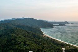 Đảo Thanh Lân: Khám phá vẻ đẹp hoang sơ nơi ngắm bình minh và hoàng hôn tại Quảng Ninh