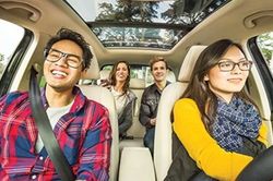 Xu hướng 'đi chung xe về quê' ăn Tết: Vừa tiết kiệm, vừa tiện lợi