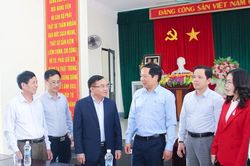 Đồng chí Ngọc Kim Nam kiểm tra công tác chuẩn bị bầu cử tại 10 xã
