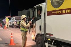 Kiểm soát giao thông dịp cao điểm cuối năm