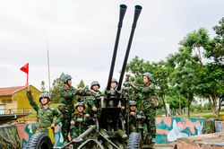 Quân khu 7 sôi nổi thi đua lập thành tích chào mừng Đại hội XIV của Đảng