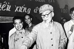 Phủ Chủ tịch trưng bày thẻ cử tri cuối cùng của Chủ tịch Hồ Chí Minh