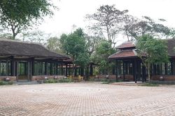 Kiểm tra việc xây dựng nhà rường ở Phủ Nội vụ - Đại Nội Huế