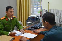 Công an phường Trường Vinh triệu tập người đập phá xe ô tô